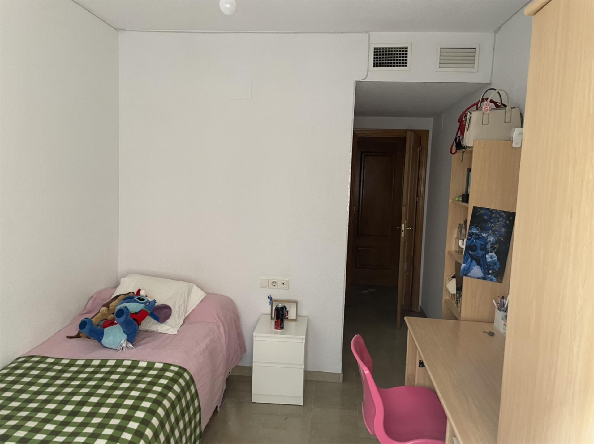 Habitación de Piso para compartir en  Granada Capital con Terraza, Amueblado y Horno