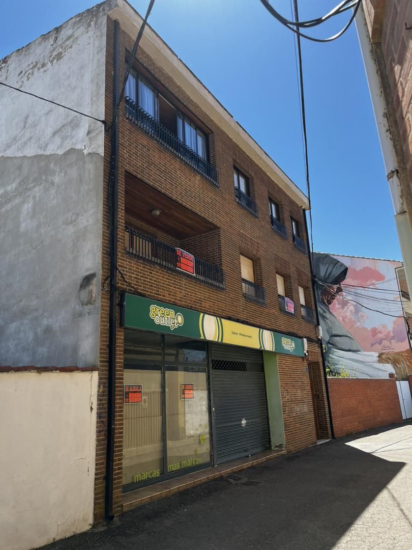 Vista exterior de Pis en venda en Sahagún amb Calefacció, Parquet i Terrassa