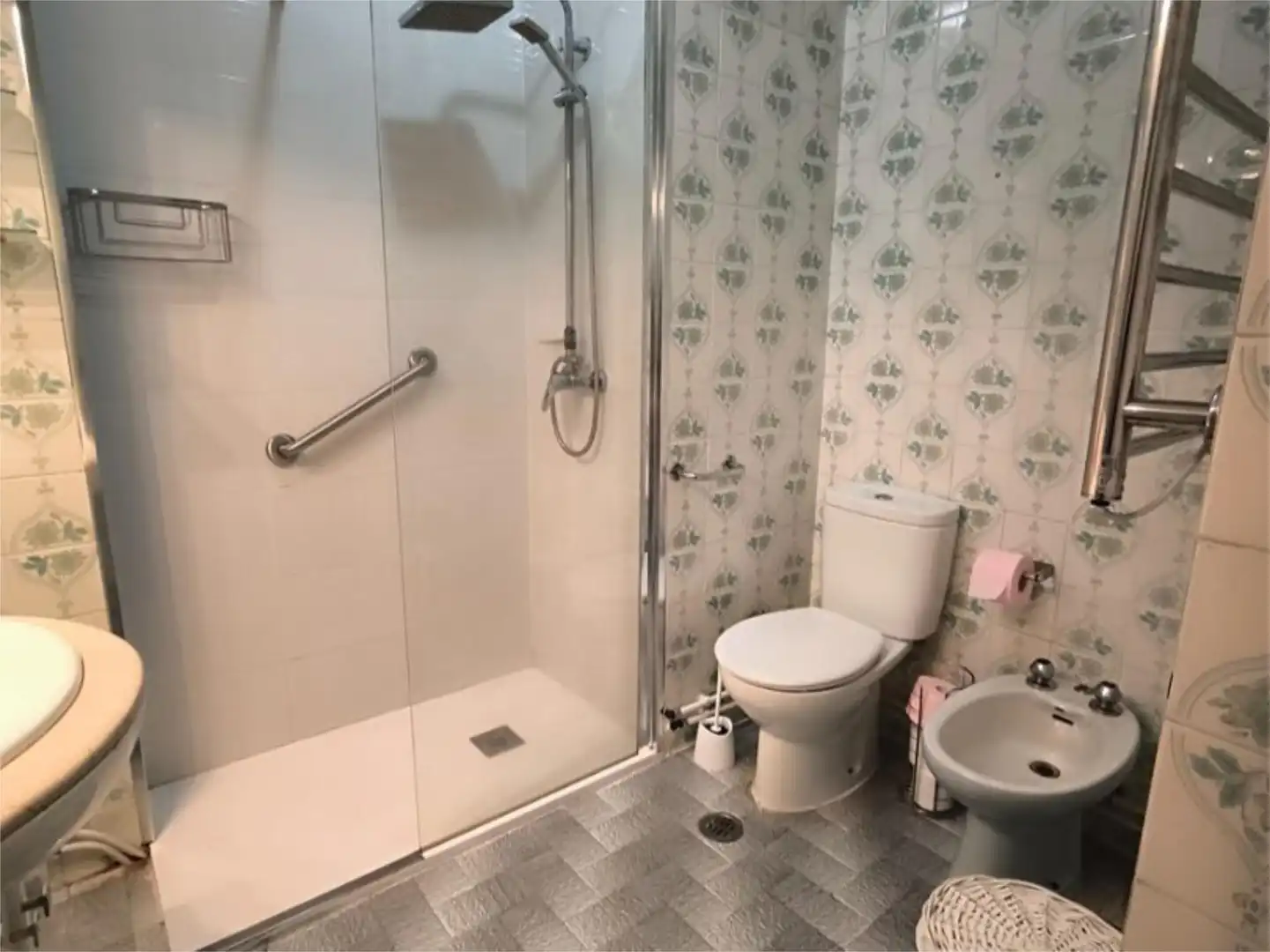 Baño de Piso de alquiler en Vilagarcía de Arousa con Terraza y Amueblado