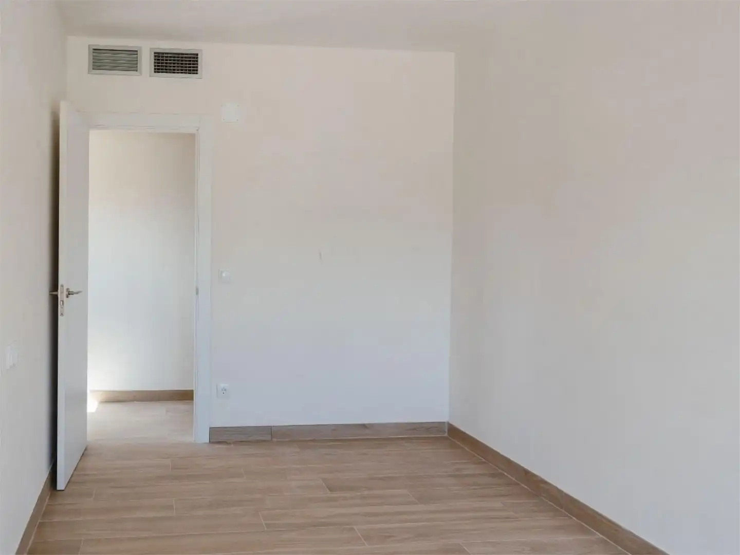 Casa adosada en venda a Blanco Eras Bajas, 34, La Ginebrosa Dormitori de Casa adosada en venda en La Ginebrosa amb Aire condicionat i Terrassa