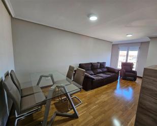 Sala d'estar de Pis de lloguer en La Bañeza  amb Calefacció, Parquet i Traster