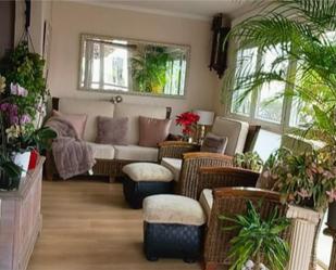 Sala d'estar de Casa adosada en venda en La Nucia amb Aire condicionat, Calefacció i Jardí privat