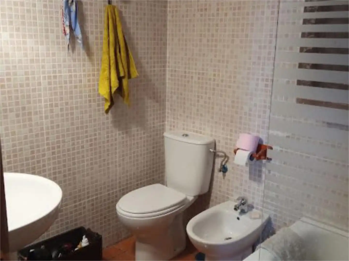 Bathroom of Flat for sale in El Pedroso  with Air Conditioner, Heating and Terrace