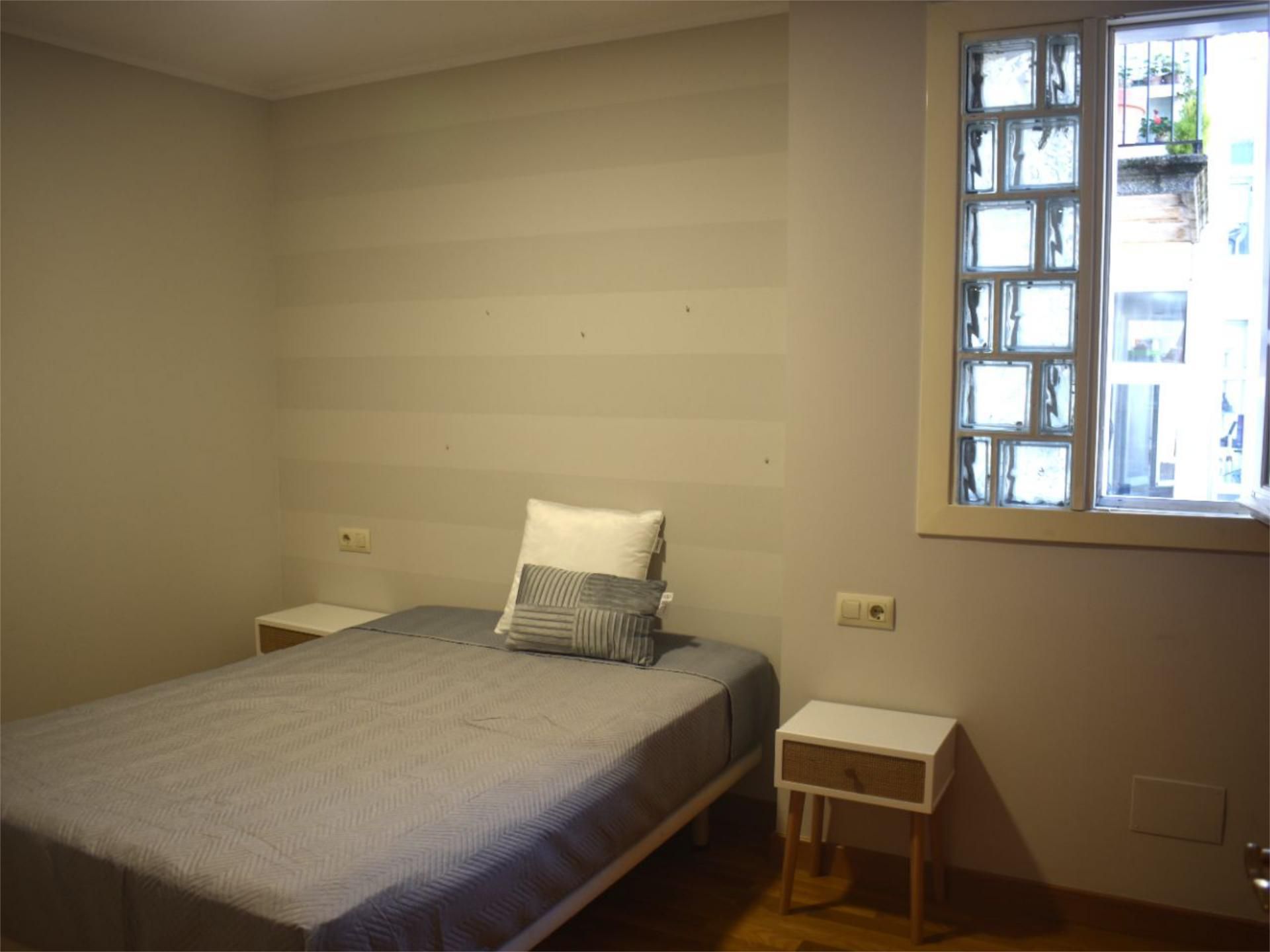 Bedroom of Flat to rent in Vigo   with Heating, Parquet flooring and Furnished