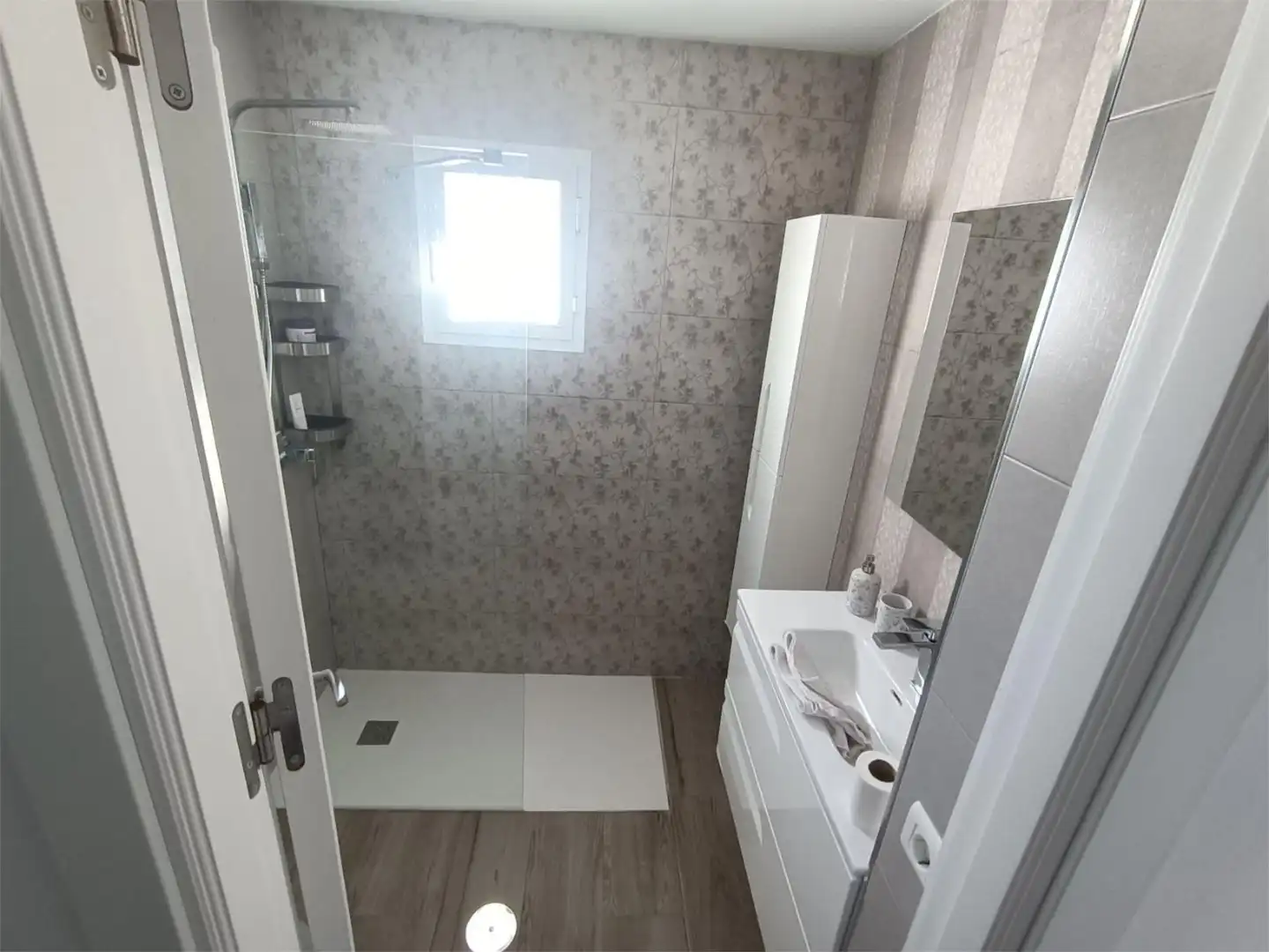 Piso en venta en Calle Arrayán, 6, Lora del Río Baño de Piso en venta en Lora del Río con Aire acondicionado, Terraza y Trastero