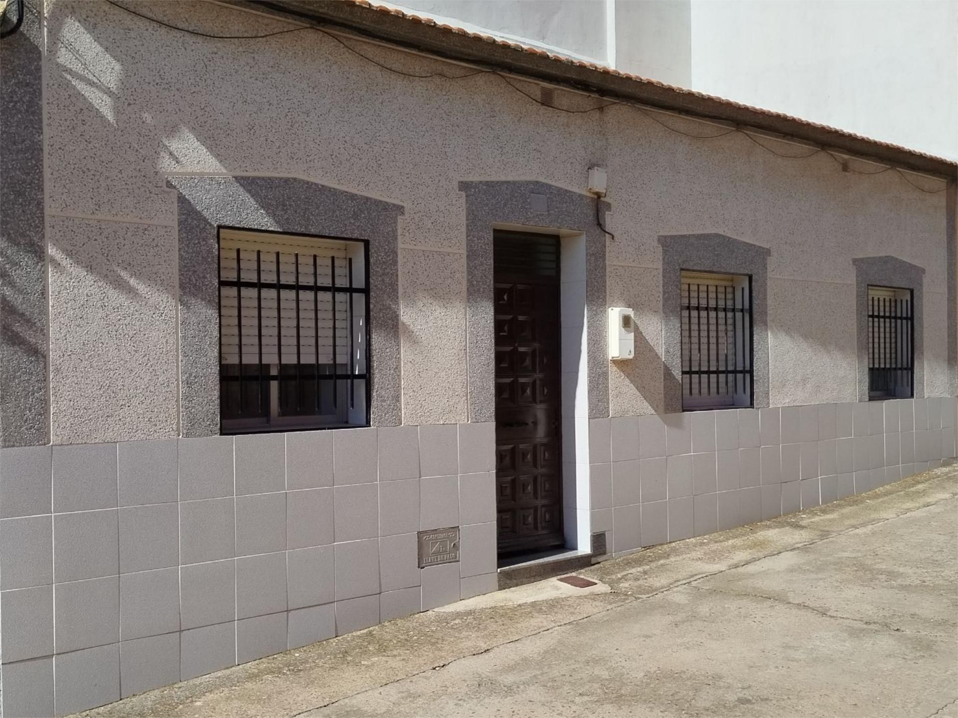 Exterior view of Single-family semi-detached for sale in Cabezarrubias del Puerto  with Terrace and Furnished