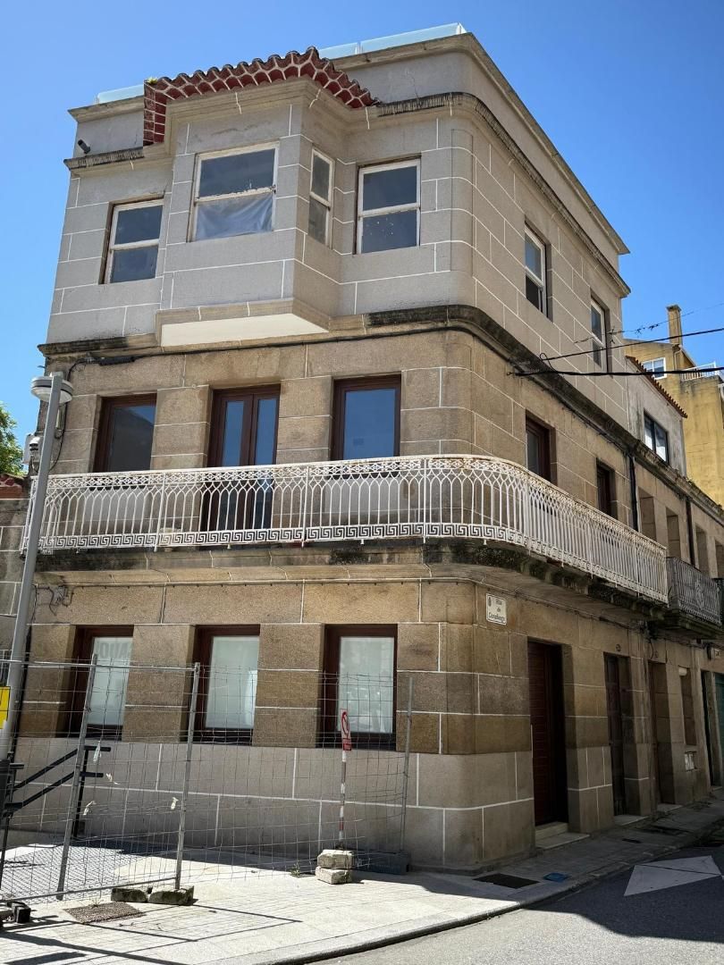Exterior view of Single-family semi-detached for sale in Vigo   with Terrace and Balcony