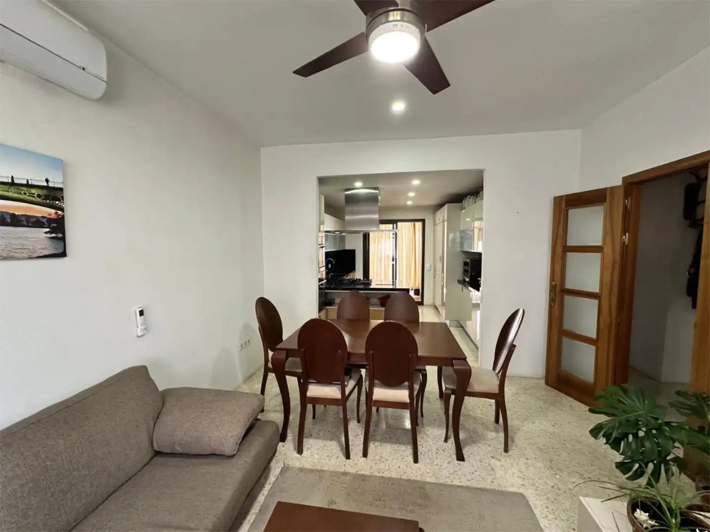 Flat for sale in Alameda de Santa Eufemia, 80, Santa Eufemia Dining room of Flat for sale in Tomares with Air Conditioner, Terrace and Swimming Pool
