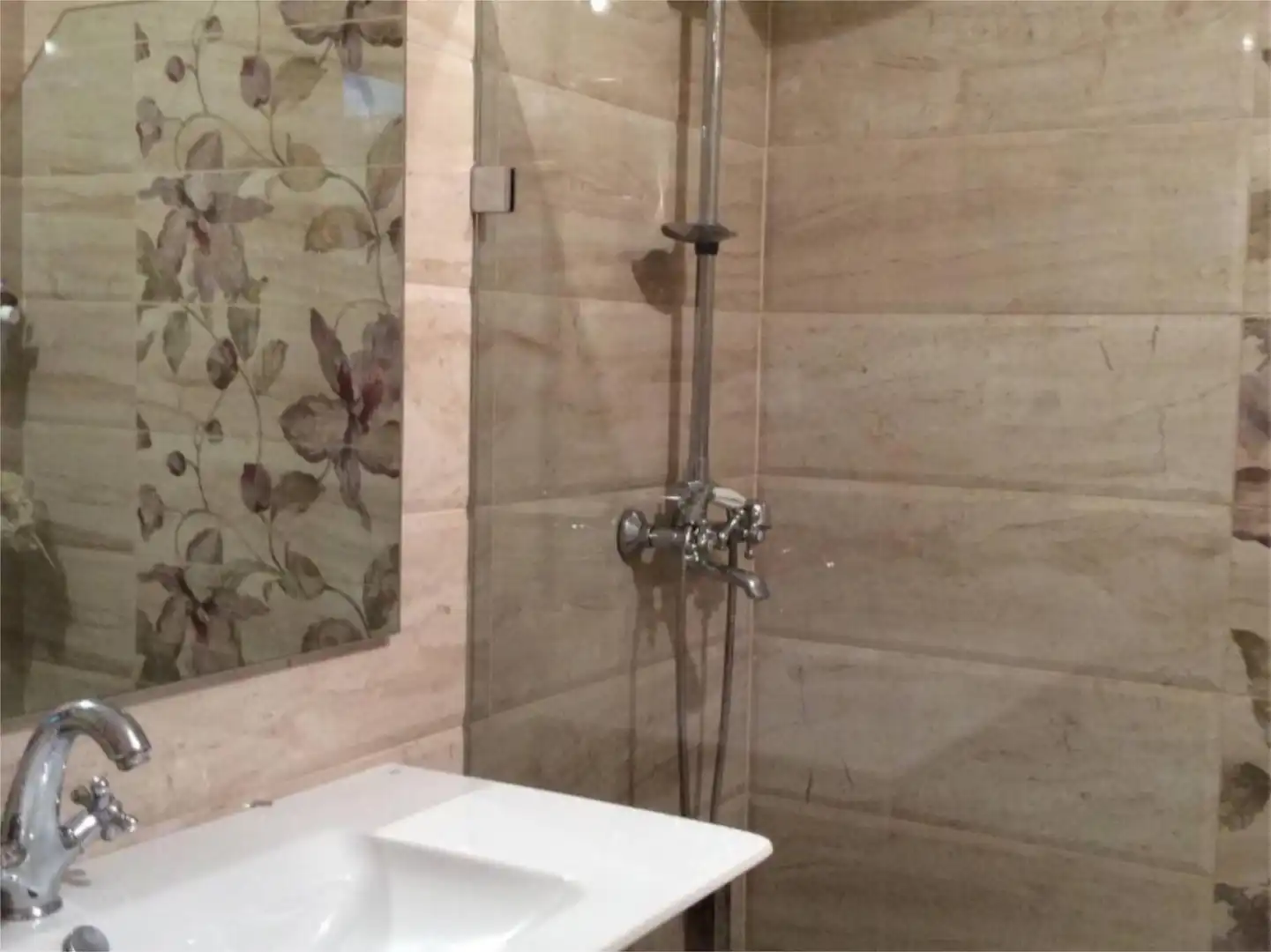 Flat for sale in Alameda de Santa Eufemia, 80, Santa Eufemia Bathroom of Flat for sale in Tomares with Air Conditioner, Terrace and Swimming Pool
