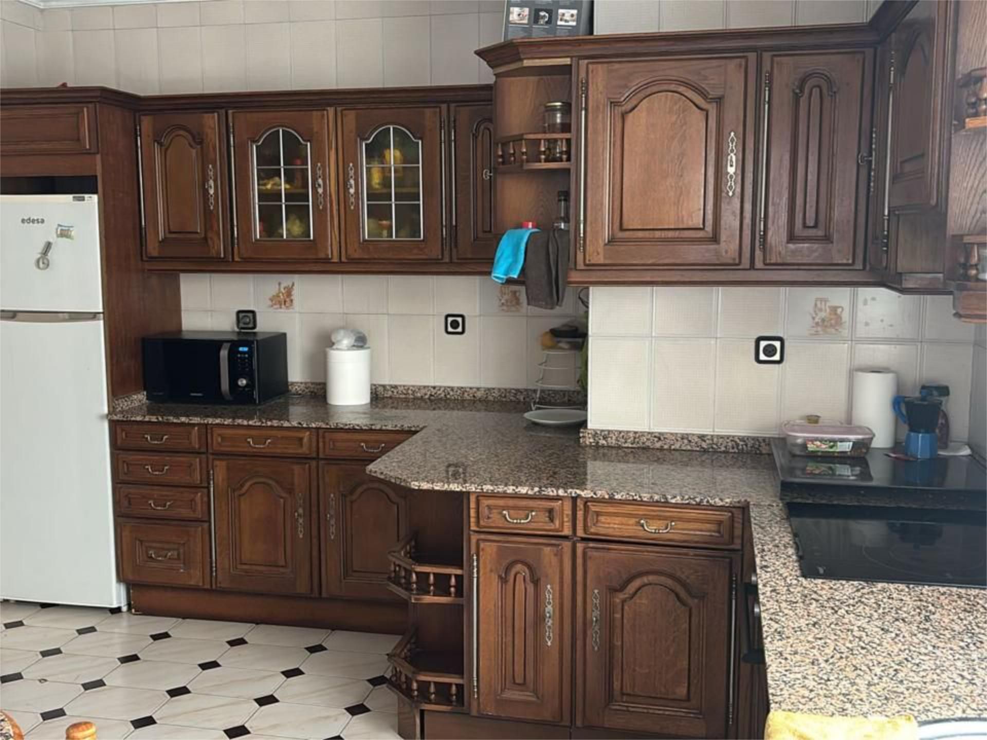 Flat for sale in Calle los Rosales, 10, Zona Alta Kitchen of Flat for sale in Ponferrada with Heating, Storage room and Furnished