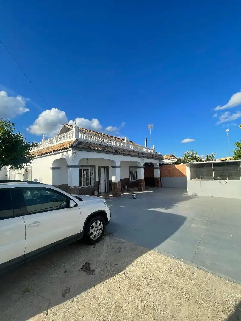 Houses for sale in Avenida Principal, 10, El Higuerón Exterior view of Houses for sale in Córdoba with Air Conditioner, Heating and Terrace