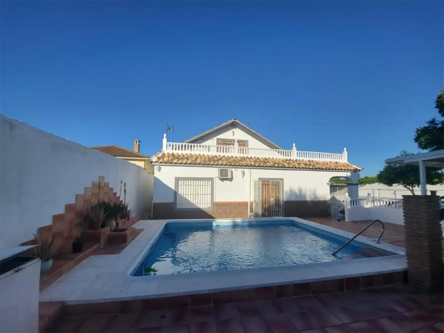 Houses for sale in Avenida Principal, 10, El Higuerón Exterior view of Houses for sale in Córdoba with Air Conditioner, Heating and Terrace
