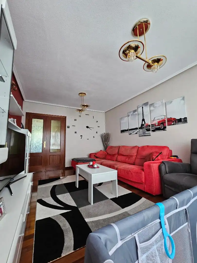 Flat for sale in Barrio Solorz, 1035, Solórzano Living room of Flat for sale in Solórzano with Heating, Parquet flooring and Terrace