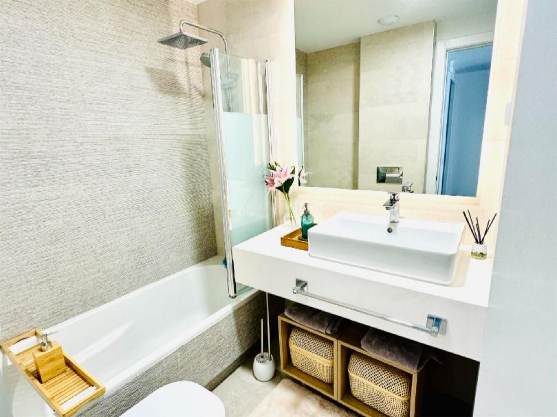 Bathroom of Flat to rent in Mijas  with Air Conditioner, Heating and Private garden