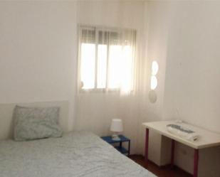 Flat to share in Calle Miguel de Cervantes, 2, Triana