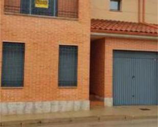 Vista exterior de Casa o xalet en venda en Viso del Marqués amb Calefacció, Jardí privat i Terrassa