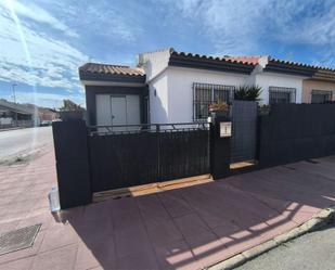 Vista exterior de Casa o xalet en venda en Torre-Pacheco amb Aire condicionat, Jardí privat i Terrassa