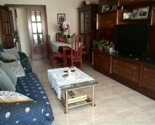 Sala d'estar de Pis en venda en Dueñas amb Calefacció, Traster i Moblat