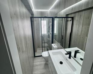 Bathroom of Flat to rent in  Madrid Capital  with Air Conditioner, Heating and Furnished