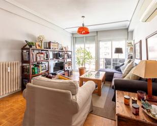 Living room of Flat for sale in  Madrid Capital  with Air Conditioner, Heating and Private garden