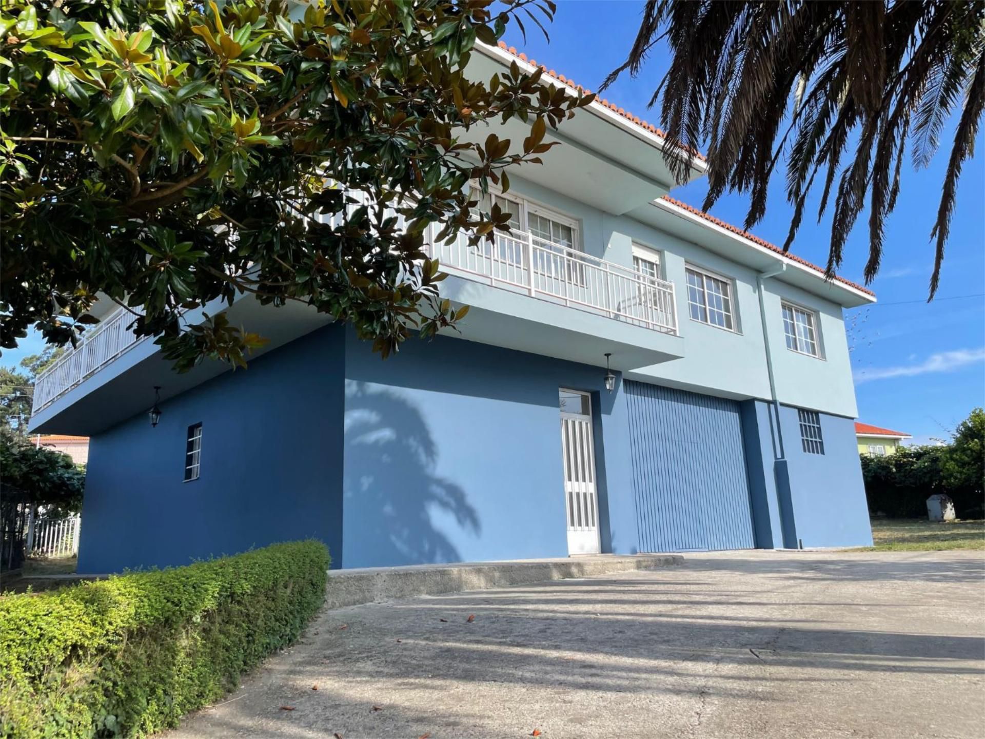 Vista exterior de Casa o xalet de lloguer en Cambre  amb Balcó