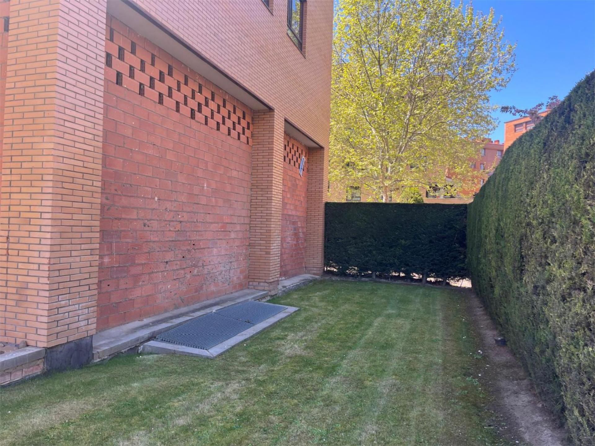 Jardí de Local en venda en Valladolid Capital