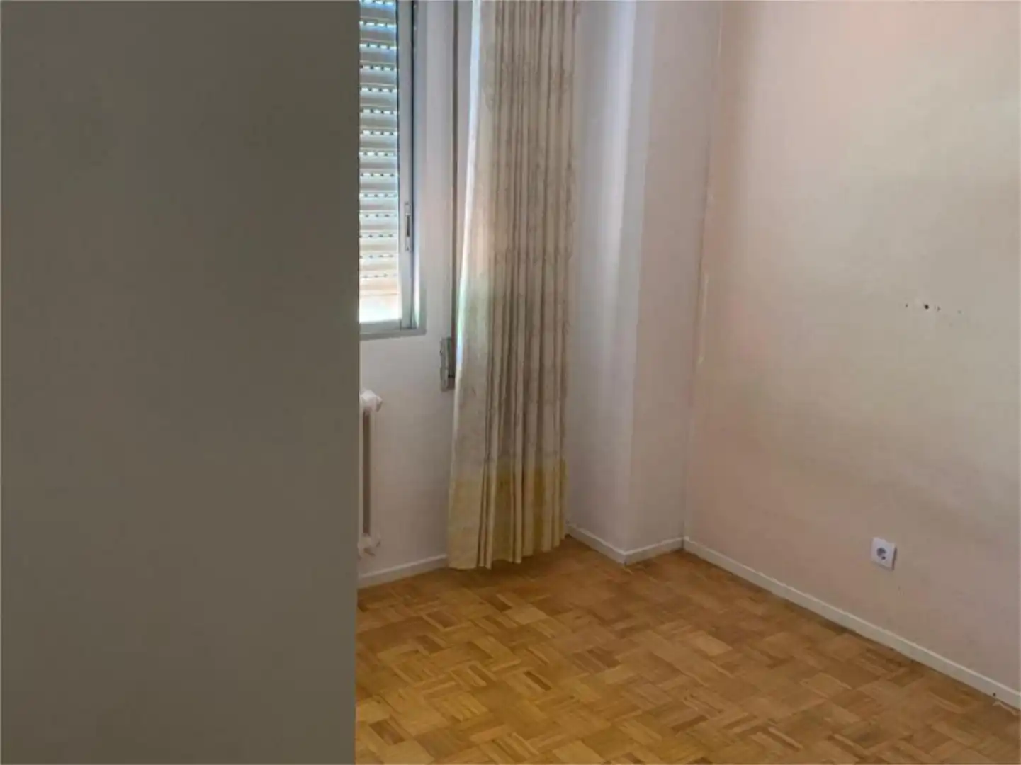 Bedroom of Flat for sale in Madrid  with Heating, Private garden and Parquet flooring