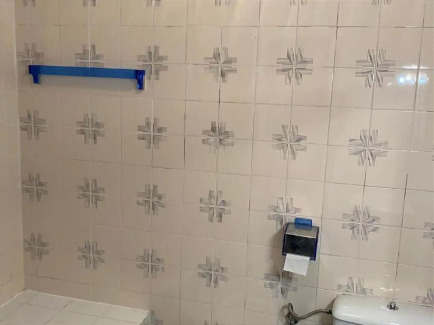 Bathroom of Flat for sale in Madrid  with Heating, Private garden and Parquet flooring