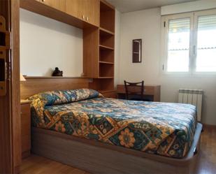 Bedroom of Flat to share in San Andrés del Rabanedo  with Heating, Parquet flooring and Furnished