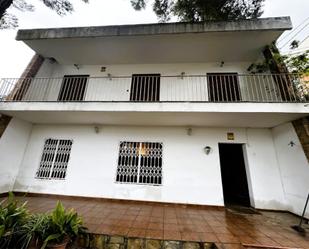 Vista exterior de Casa o xalet en venda en Cubelles amb Calefacció, Jardí privat i Terrassa
