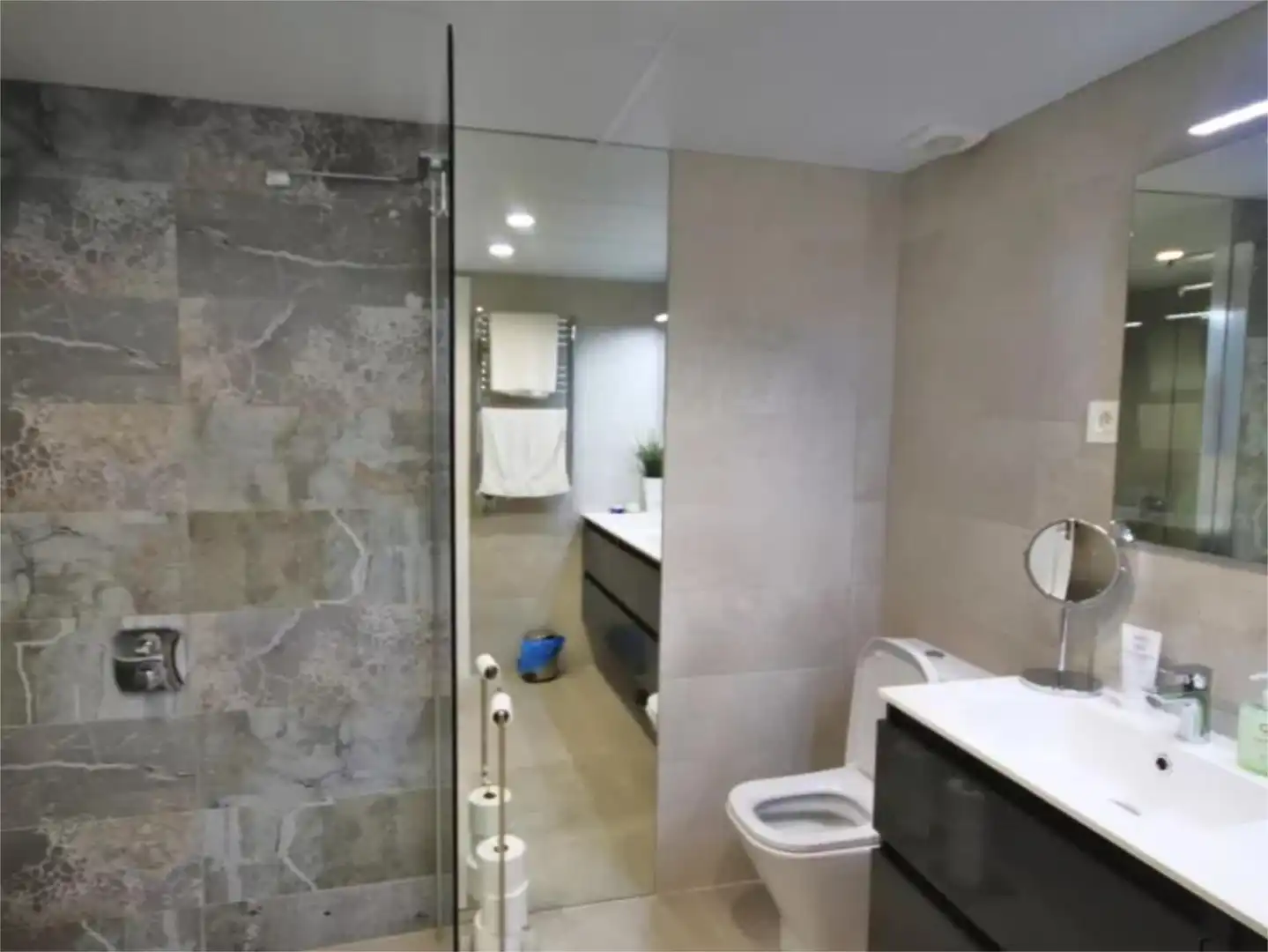 Baño de Piso en venta en Cartagena con Amueblado, Parking comunitario y Balcón