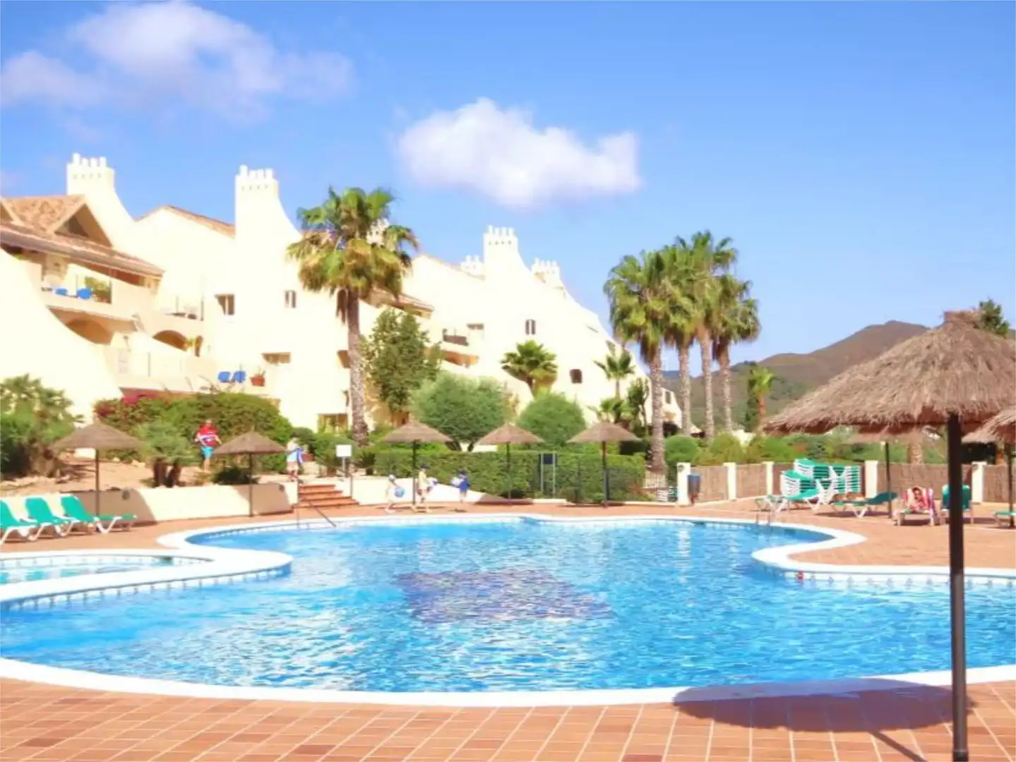 Piscina de Piso en venta en Cartagena con Amueblado, Parking comunitario y Balcón