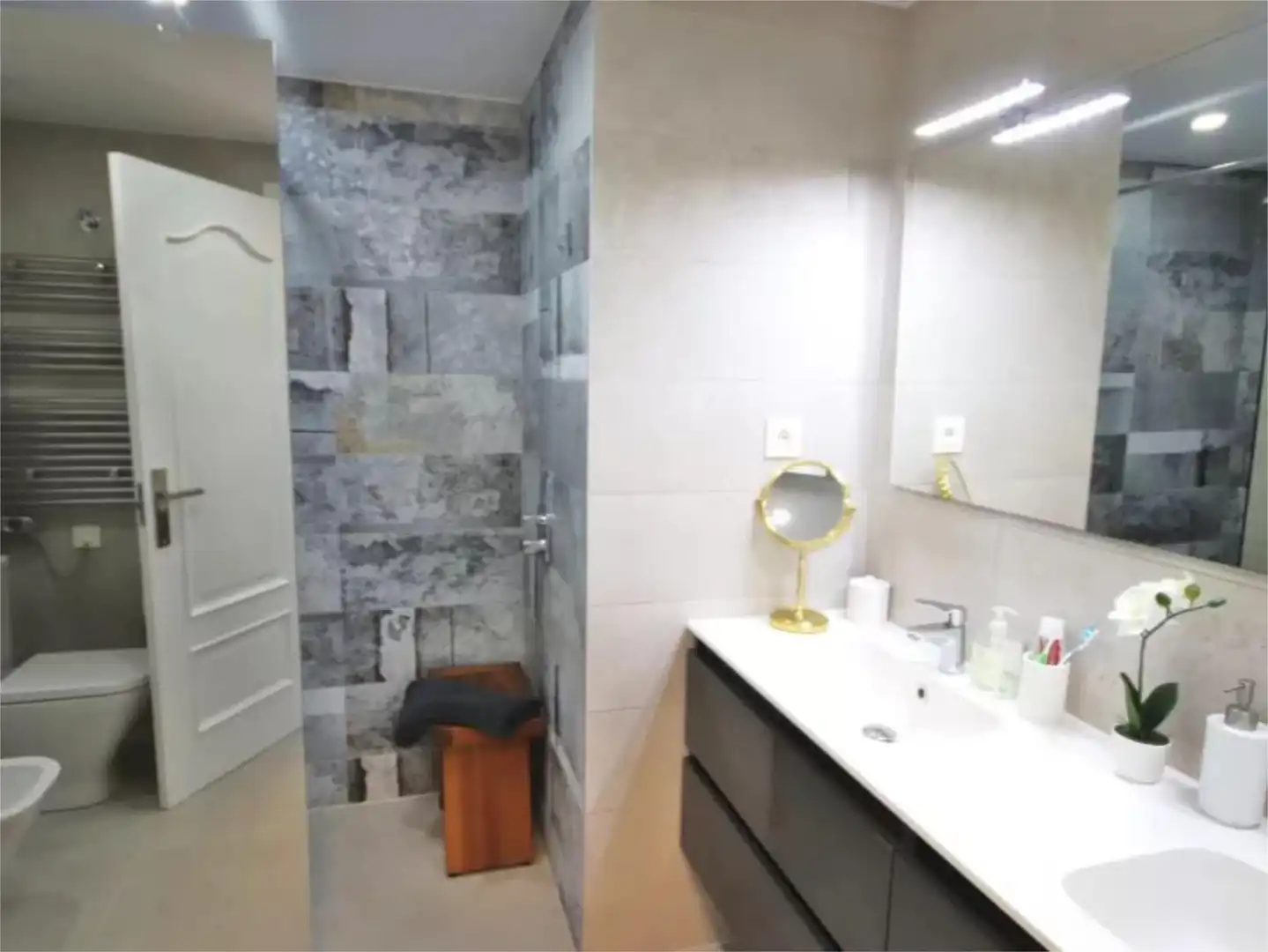 Baño de Piso en venta en Cartagena con Amueblado, Parking comunitario y Balcón