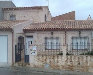 Vista exterior de Pis en venda en Villares del Saz amb Aire condicionat, Calefacció i Jardí privat