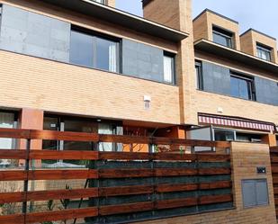 Exterior view of House or chalet for sale in Palencia Capital  with Heating, Parquet flooring and Terrace