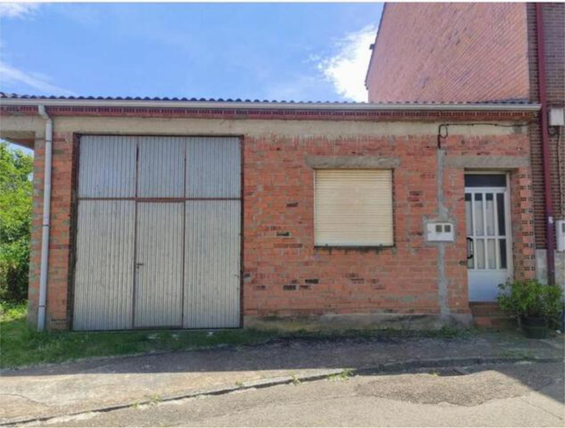 Vista exterior de Casa o xalet en venda en Castrocontrigo amb Jardí privat