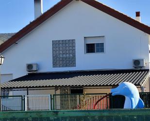 Vista exterior de Casa o xalet en venda en Ibi amb Aire condicionat, Terrassa i Piscina