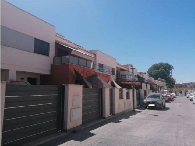 Casa adosada en Venta en Arenal - La Pólvora