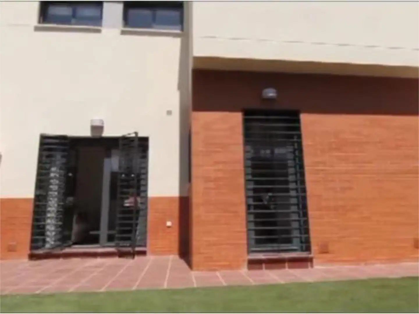 Vista exterior de Casa adosada en venta en Dos Hermanas con Jardín privado y Terraza