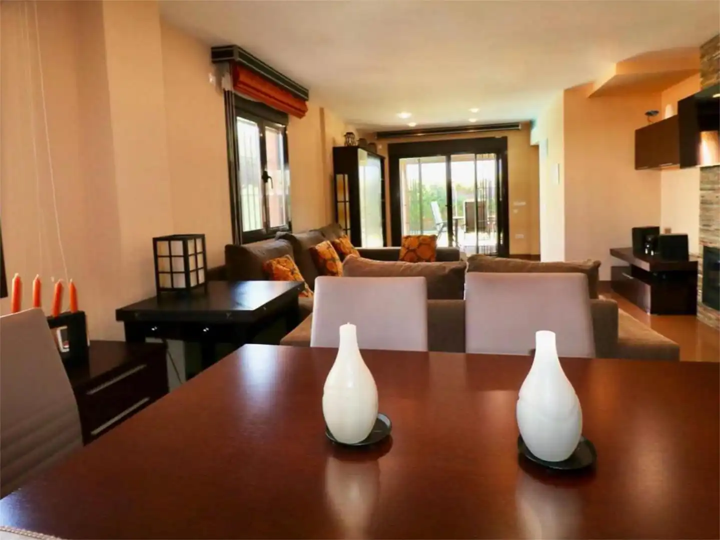 Casa o xalet de lloguer a Monaco, 5, Roche Menjador de Casa o xalet de lloguer en Conil de la Frontera amb Aire condicionat, Jardí privat i Terrassa