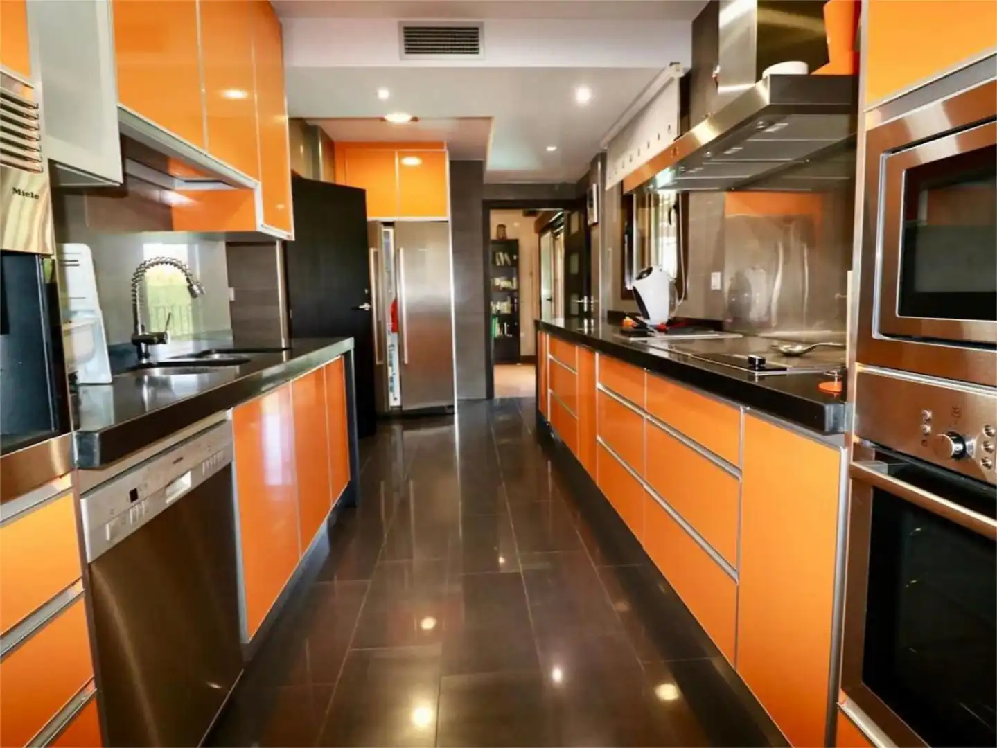 Casa o xalet de lloguer a Monaco, 5, Roche Cuina de Casa o xalet de lloguer en Conil de la Frontera amb Aire condicionat, Jardí privat i Terrassa