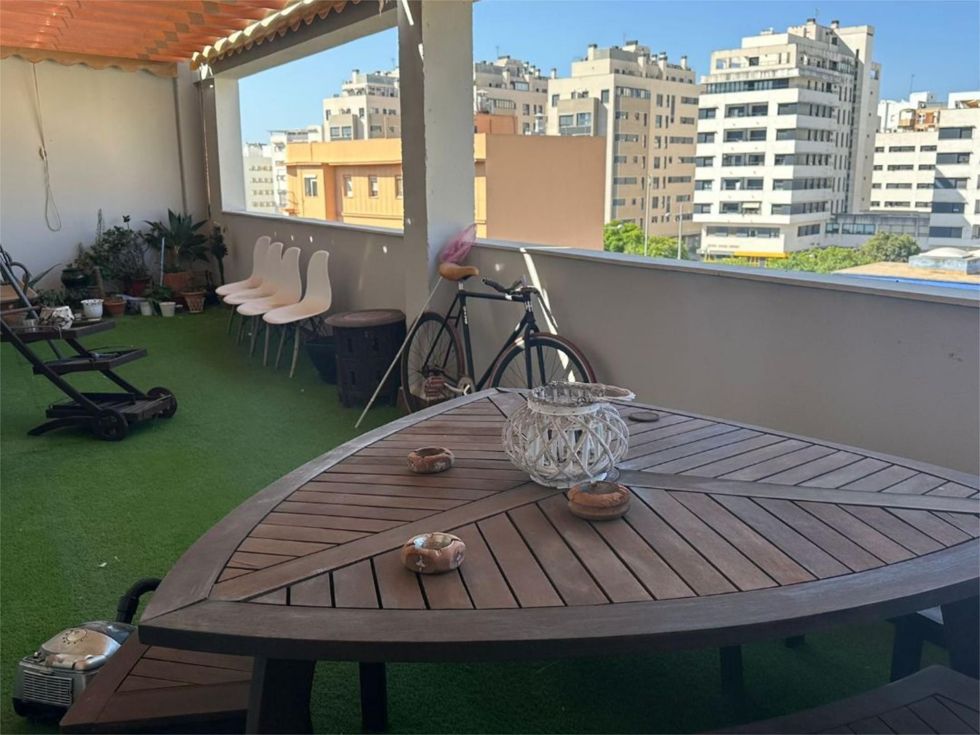 Terrassa de Àtic de lloguer en  Cádiz Capital amb Parquet, Terrassa i Moblat