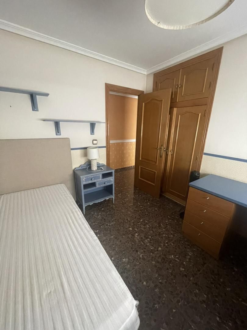 Bedroom of Flat to share in Alzira  with Air Conditioner, Furnished and Oven