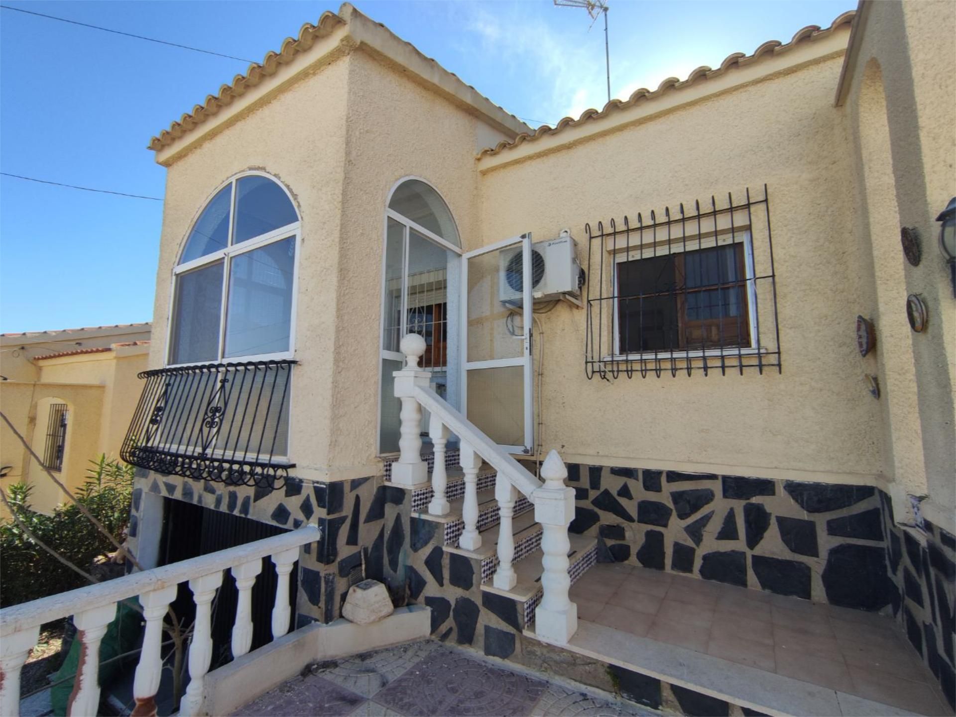 Vista exterior de Pis en venda en San Fulgencio amb Jardí privat, Terrassa i Balcó