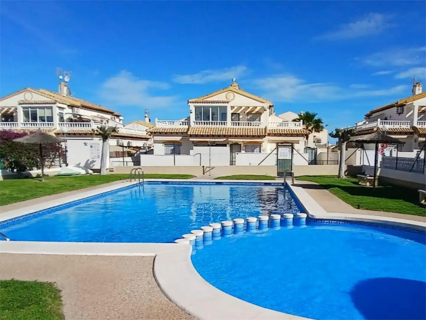 Pis en venda a Calle Trepadora, 16, Los Balcones y los Altos Piscina de Pis en venda en Orihuela amb Aire condicionat, Terrassa i Piscina