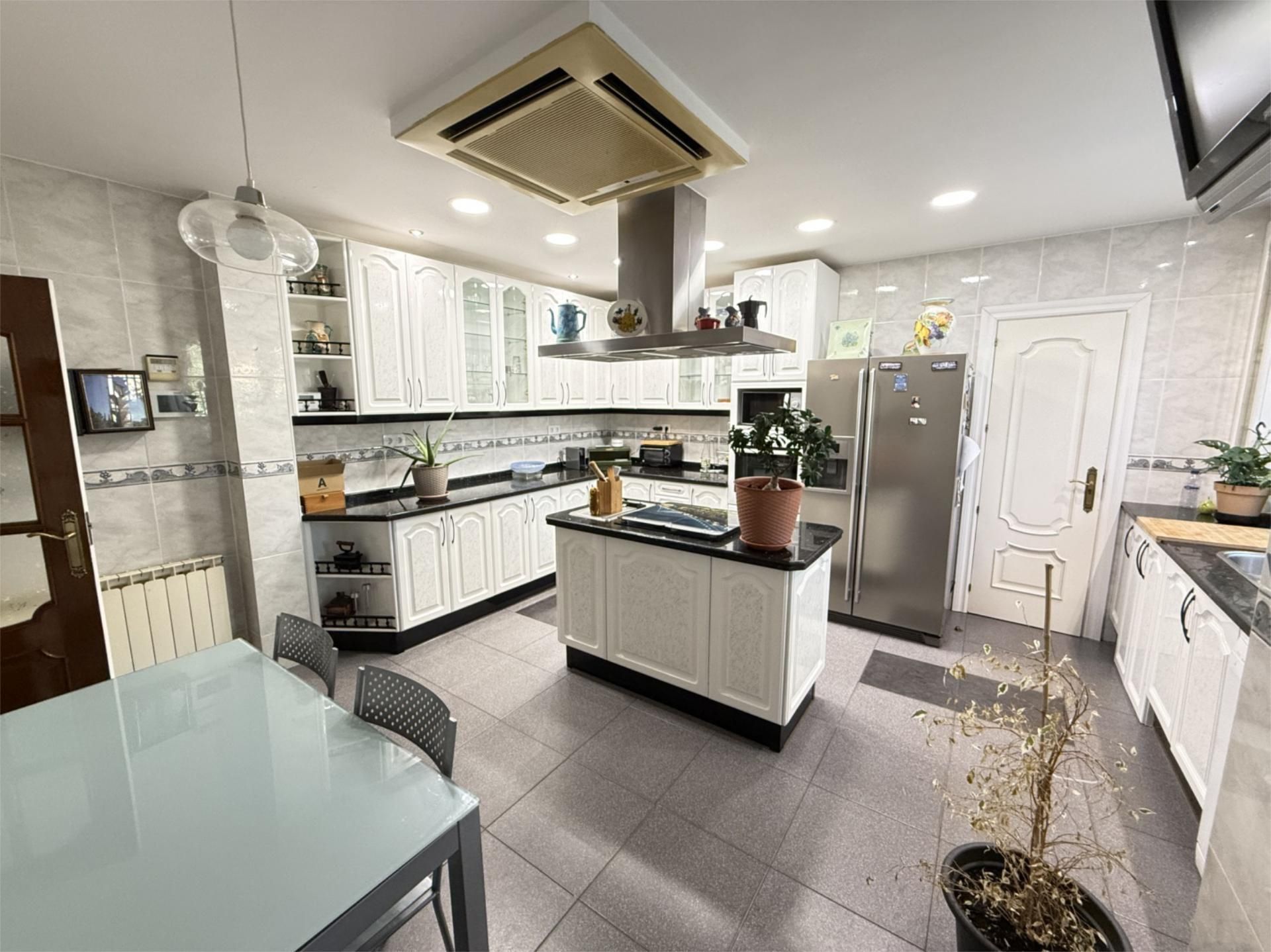 Kitchen of House or chalet for sale in Camarma de Esteruelas  with Air Conditioner, Terrace and Swimming Pool