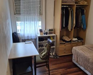 Bedroom of Flat to share in Bilbao   with Heating, Parquet flooring and Storage room
