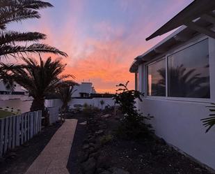 Vista exterior de Casa o xalet en venda en Yaiza amb Terrassa