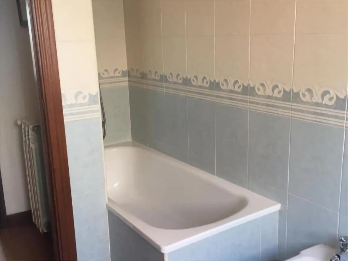 Badezimmer von Wohnung zum Verkauf in Villamayor mit Heizung, Parkett und Schwimmbad
