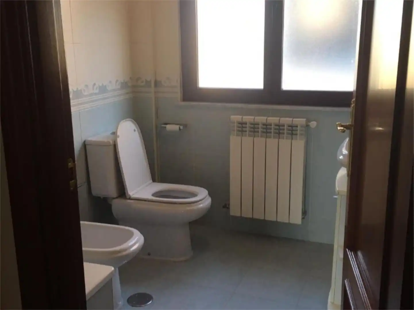 Badezimmer von Wohnung zum Verkauf in Villamayor mit Heizung, Parkett und Schwimmbad